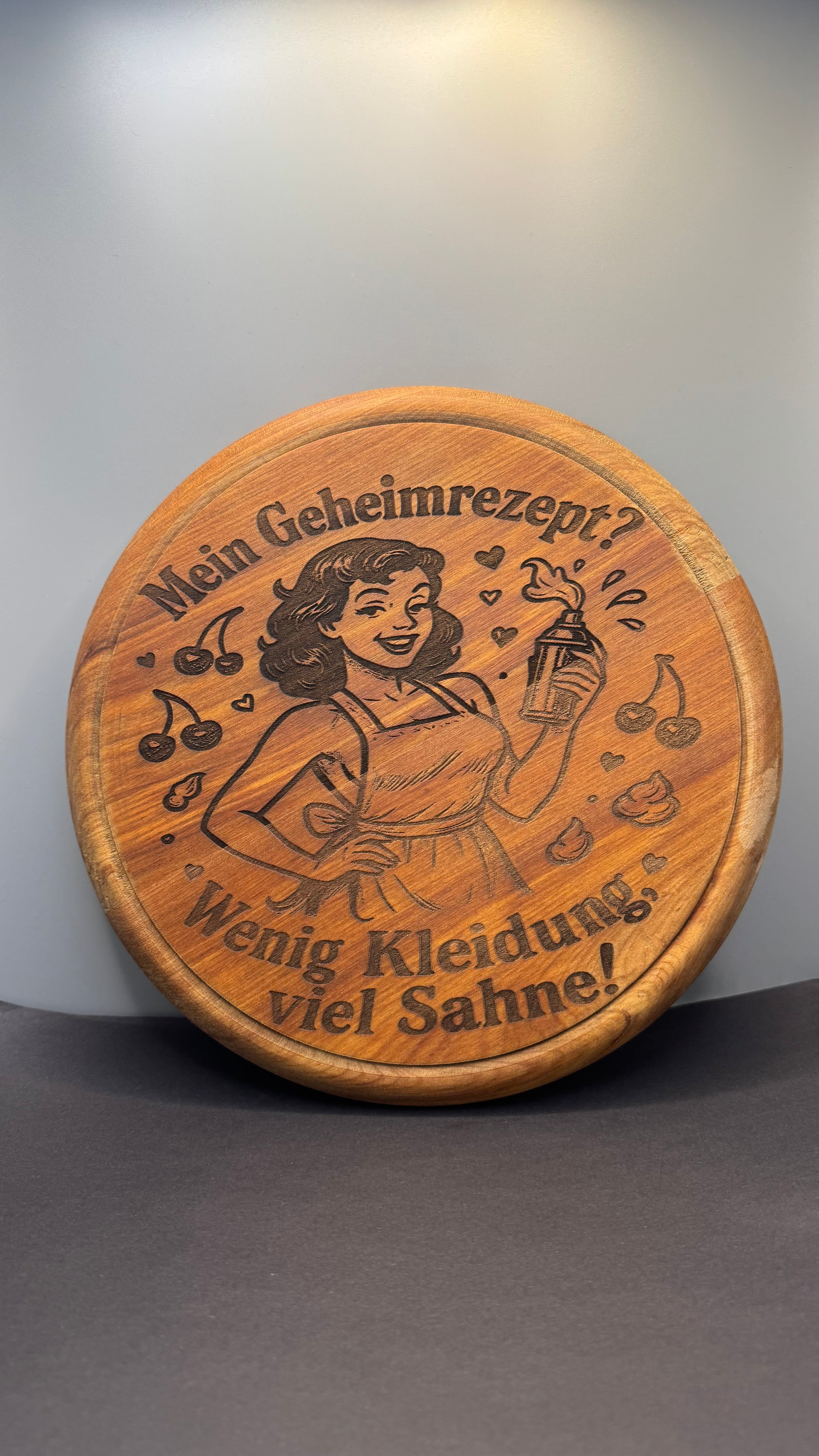Holzteller mit Gravur